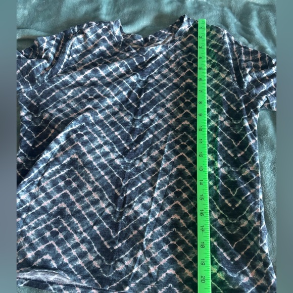 2 Womens Short Sleeve Shirts. Medium. Banana Republic and Arizona - Picture 11 of 11